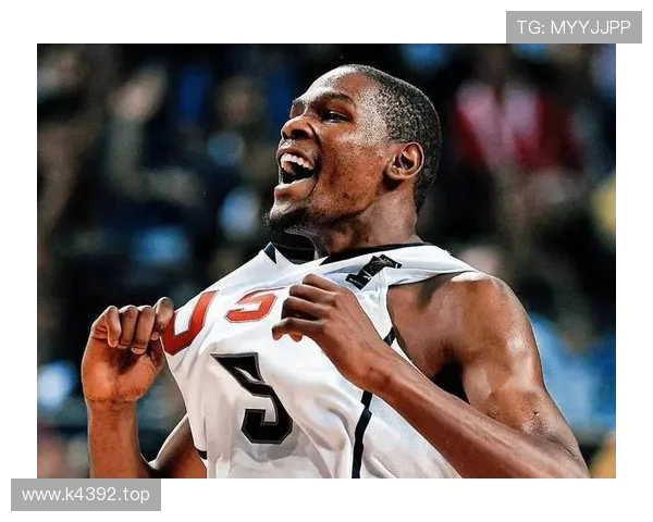 杜兰特背身单打拉开防守，提升关键回合效率胜过库里